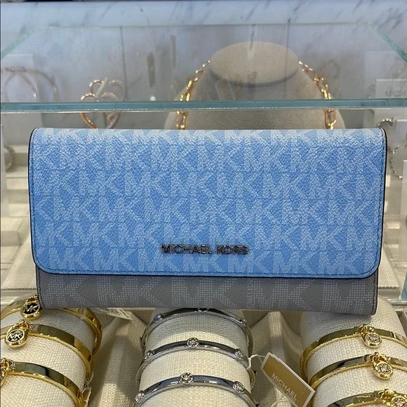 Michael Kors Jet Set Travel Signature Logo Tri-Fold WalletCOLOR LT SKY MLTNWT